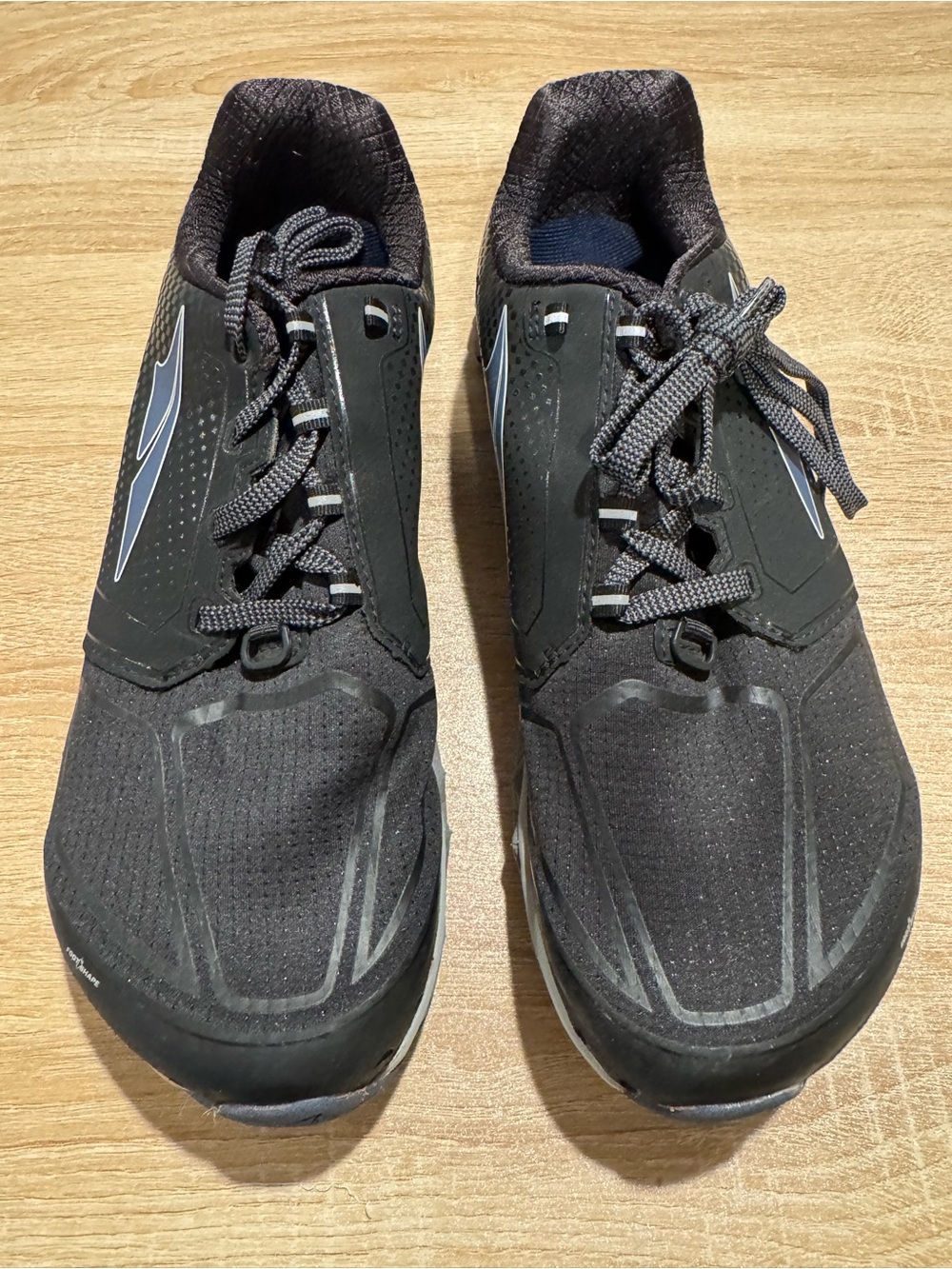 Altra women’s black superior 4running shoe size 8.5